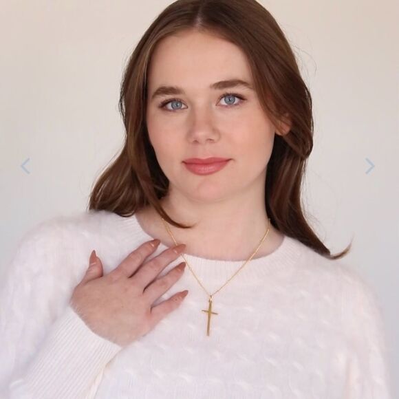 - Elegant Gold Cross Necklace - Picture 6 of 6